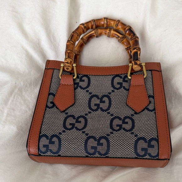 2 Chic Tan and Cream Shoulder Bag with Bamboo Handle. One denim. - Picture 4 of 4